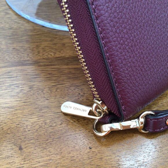 Michael Kors Purple Berry Pebble Leather Wristlet Wallet NWOT - Picture 2 of 7